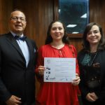 Celebra UAQ titulación de Daniela Virueña, estudiante sorda de Contaduría y Administración