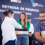 Entrega Gina Sánchez computadoras a ganadores de la Convocatoria Talento DIFerente CONALEP