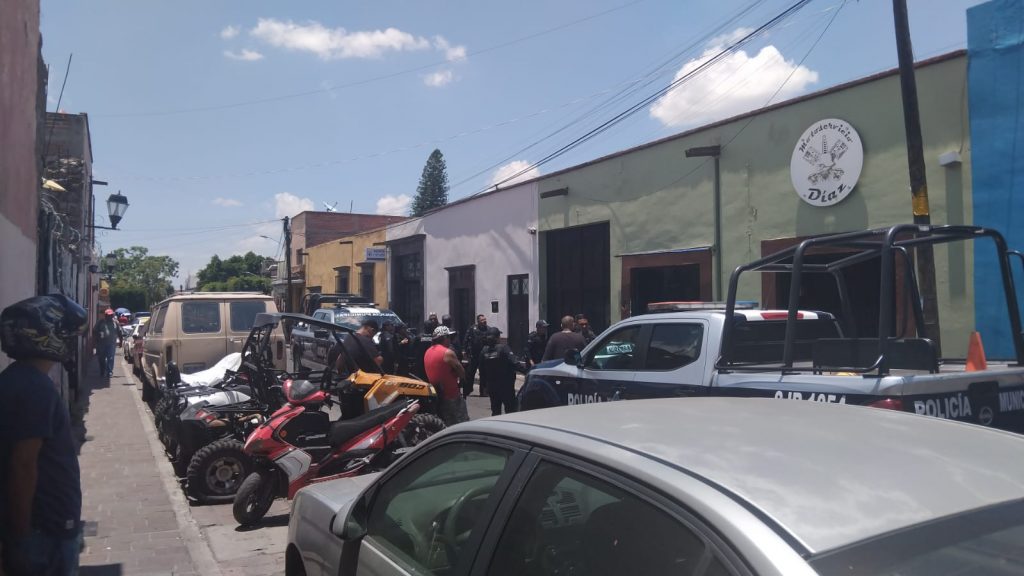 Riña en el Centro Histórico de San Juan del Río moviliza a más de 20 policías; hay un detenido y un lesionado