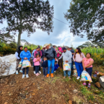 Oscar Pérez recorre comunidades de Amealco y entrega apoyos a familias